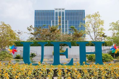 Doanh thu vượt 2.000 tỷ, đại học ở TP.HCM chi lương ra sao