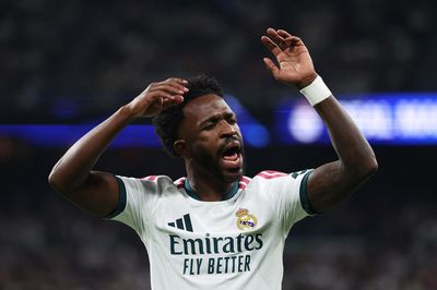 Vinicius sa sút đến mức bị đồn có người đóng thế