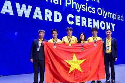 Bốn học sinh đạt huy chương đưa Việt Nam xếp thứ tư toàn đoàn tại Olympic Vật lý quốc tế Al-Fergani