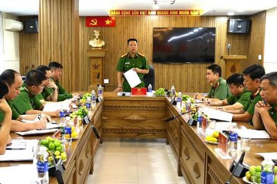 Tăng cường đấu tranh với tội phạm tham nhũng, kinh tế, buôn lậu