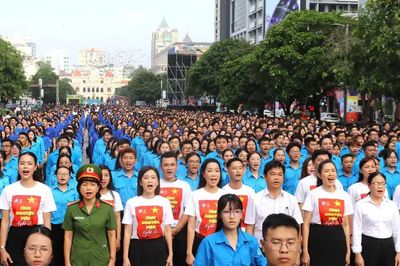 Hơn 3.000 đoàn viên, thanh niên TPHCM cùng hát 'Lên Đàng', xác lập kỷ lục Việt Nam