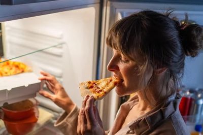 Thói quen ăn đêm có thể làm tăng nguy cơ gan nhiễm mỡ, xơ gan