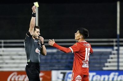 Tấm thẻ phạt đặc biệt thời công nghệ số