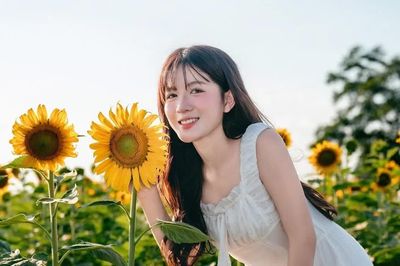 Giới trẻ đổ về săn ảnh ở cánh đồng hoa hướng dương lớn nhất Việt Nam