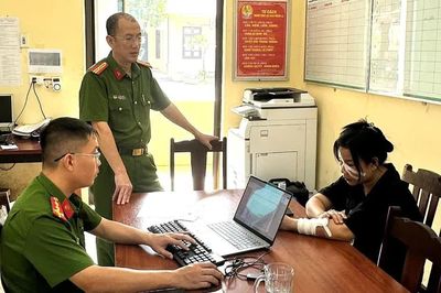 Khởi tố người phụ nữ giật thẻ, bẻ gậy của lực lượng an ninh cơ sở