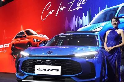 Cận ảnh SUV hybrid mới về Việt Nam cạnh tranh Toyota Yaris Cross