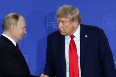 Tổng thống Mỹ Trump đình chỉ đạo luật trừng phạt Nga, Mátxcơva ca ngợi 'thời khắc lịch sử'