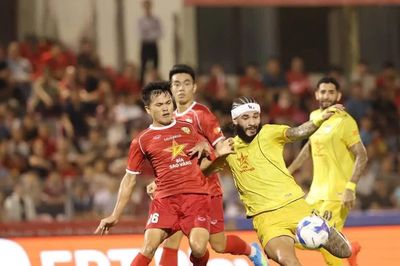 Đánh rơi chiến thắng ở derby, SLNA vẫn bất bại ở V.League 2026/27