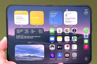 Apple lên tiếng sau khi iPhone Duo 'cháy hàng'