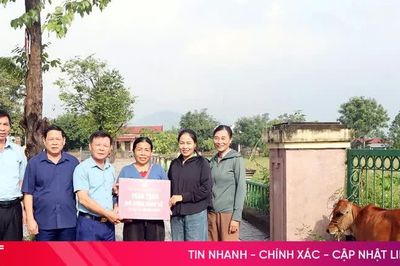 Xã Kỳ Xuân trao 32 mô hình sinh kế cho các hộ có hoàn cảnh khó khăn
