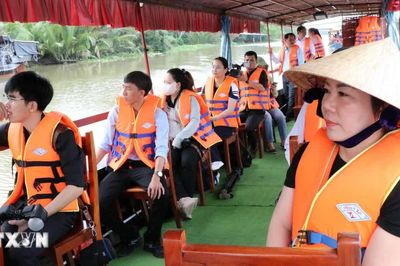 Đánh thức tiềm năng du lịch văn hóa miền sông nước Vĩnh Long
