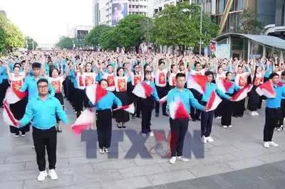 'Lên đàng' lập kỷ lục đồng ca đông nhất Việt Nam