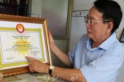 Nuôi 9 người con trưởng thành nhờ niềm tin vào tri thức
