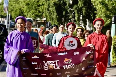 Chương trình diễu hành áo dài Việt Nam đầu tiên trên đường phố Sydney