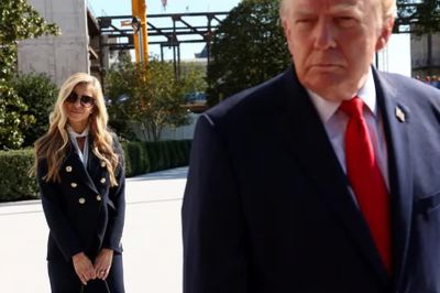 Thư ký báo chí của ông Trump bị sa thải sau chưa đầy một tuần làm việc