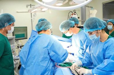 Bệnh viện C Đà Nẵng lần đầu phẫu thuật bắc cầu mạch vành cho bệnh nhân 83 tuổi