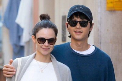 Đồng nghiệp hé lộ hôn nhân hiện tại của Song Joong Ki và vợ ngoại quốc