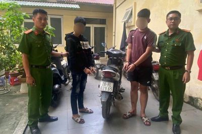 Xe máy để trên vỉa hè bị mất cắp, Công an vào cuộc liền tìm ra danh tính kẻ trộm cắp