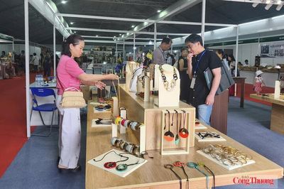 Khuyến công Hà Nội tiếp sức sản phẩm thủ công mỹ nghệ vươn xa