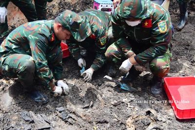 Phát hiện, quy tập thêm 13 hài cốt liệt sĩ tại Công viên Lê Thị Riêng