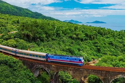 Hai tuyến tàu kết nối Đà Nẵng với Huế, Đà Nẵng với Quy Nhơn và Nha Trang vào top 10 và 14 chuyến tàu đẹp nhất thế giới năm 2026