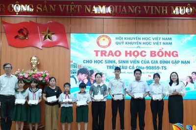 Trao 44 suất học bổng cho con thuyền viên gặp nạn trên biển