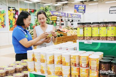 Thương mại, dịch vụ tạo đà tăng trưởng cuối năm