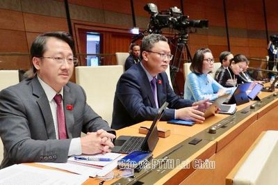 Đoàn ĐBQH tỉnh Lai Châu tham dự khai mạc Kỳ họp thứ 2, Quốc hội khóa XVI