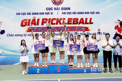50 nữ cán bộ, công chức hải quan tham gia giải Pickleball