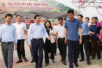 Bí thư Tỉnh ủy Dương Quốc Huy thăm Hội chợ Du lịch Tây Bắc và không gian OCOP