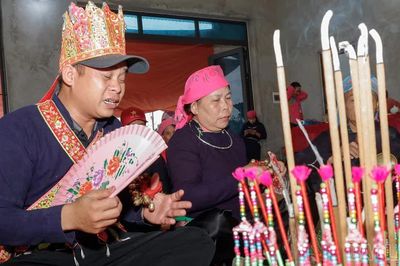 Thực hành lễ “Then pang mảu” tại Lễ hội Cốm Hợp Thành