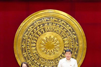 Hoàn thiện thể chế, khơi thông nguồn lực phát triển kinh tế