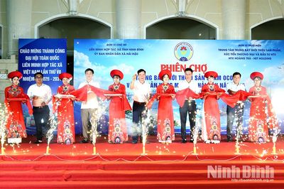 Khai mạc Phiên chợ trưng bày, giới thiệu sản phẩm OCOP và đặc sản vùng miền tại xã Hải Hậu