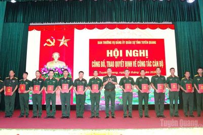119 Sĩ quan được bổ nhiệm chức vụ Chỉ huy trưởng, Chính trị viên, Chính trị viên phó Ban CHQS cấp xã