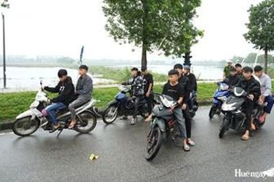 Làm rõ nhóm thanh thiếu niên mang hung khí, chạy xe tốc độ cao, gây rối trật tự công cộng