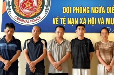 Sang Campuchia làm việc chuyển tiền, 2 người bị khởi tố về tội rửa tiền