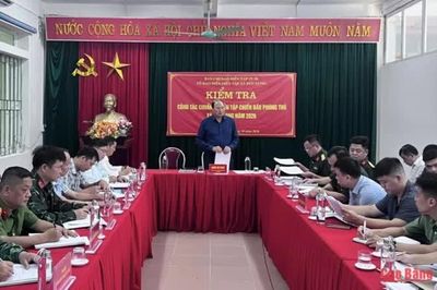 Phó Chủ tịch UBND tỉnh Hoàng Văn Thạch kiểm tra công tác chuẩn bị diễn tập chiến đấu phòng thủ xã Đức Long