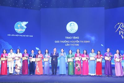 Khơi dậy khát vọng, phát huy sức sáng tạo của phụ nữ Việt Nam