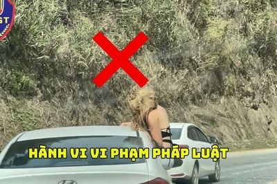 Để nữ du khách đu bám cửa ô tô ngắm cảnh khi xe đang chạy, tài xế bị phạt