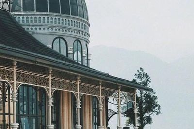 Việt Nam có một 'cung điện' nằm ở độ cao 1.600 m, 3 năm liên tiếp được vinh danh 'biểu tượng hàng đầu thế giới', du khách ngỡ lạc giữa trời Âu