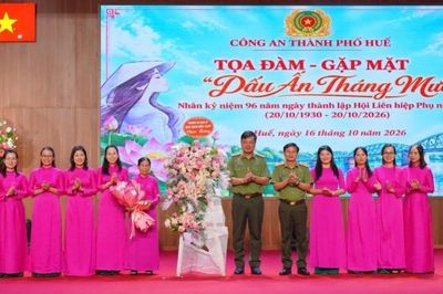 'Dấu ấn tháng Mười' khơi dậy khát vọng cống hiến của phụ nữ Công an Huế
