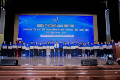 Hai hội viên Hội Doanh nhân trẻ TP.Huế vinh dự nhận bằng khen