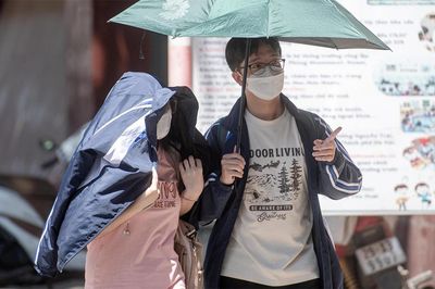 Dự báo thời tiết ngày 17/10: Hà Nội nắng 34°C, trời oi bức
