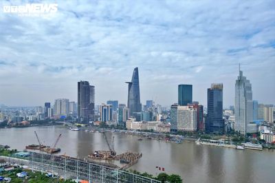 Hạn chế tàu thuyền qua sông Sài Gòn để vận chuyển nhịp cầu đi bộ