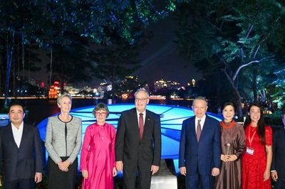 Tổng Bí thư, Chủ tịch nước Tô Lâm cùng Tổng thống Thụy Sĩ Guy Parmelin dạo Phố đi bộ Hồ Gươm