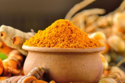 Tại sao uống tinh bột nghệ có thể giúp đẹp da?