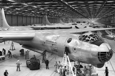 Bên trong 'quái vật' 6 động cơ B-36