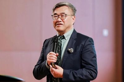 Giáo sư tim mạch danh tiếng đột ngột qua đời khi đang dự hội nghị