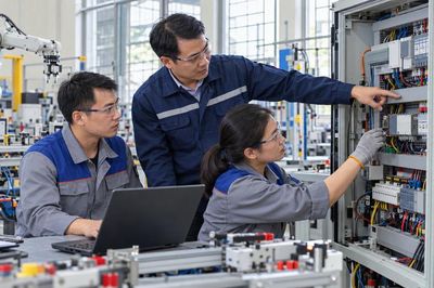 Giáo viên nghề có thể được cấp chứng chỉ không qua khóa bồi dưỡng