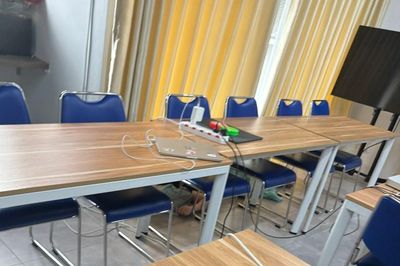 Gọi là 'học tại nhà', trẻ vẫn đi bán trú cả tuần